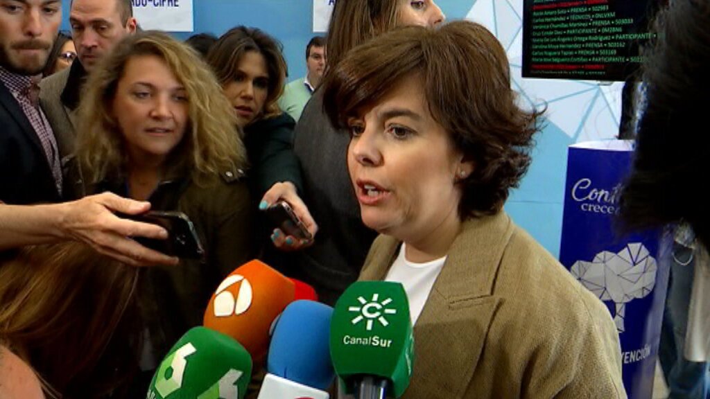 3CatInfo's tweet photo. Sáenz de Santamaría sobre Puigdemont: "Guanyarem nosaltres perquè la democràcia està de part nostra"
https://t.co/lm8psQHPF6 https://t.co/Rf9QYv1HPw