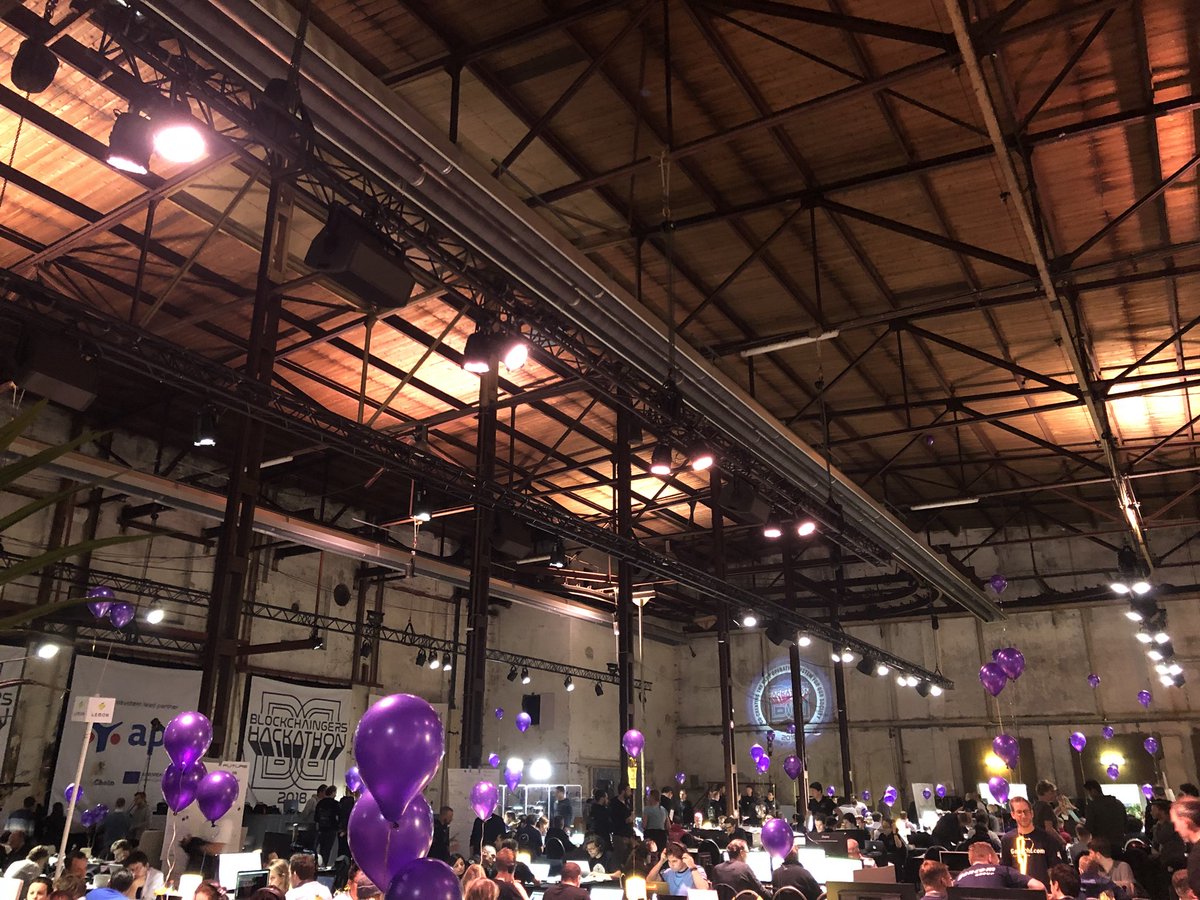 PBlockchainteam's tweet image. Hard aan het werk #Hackathon #bc1718