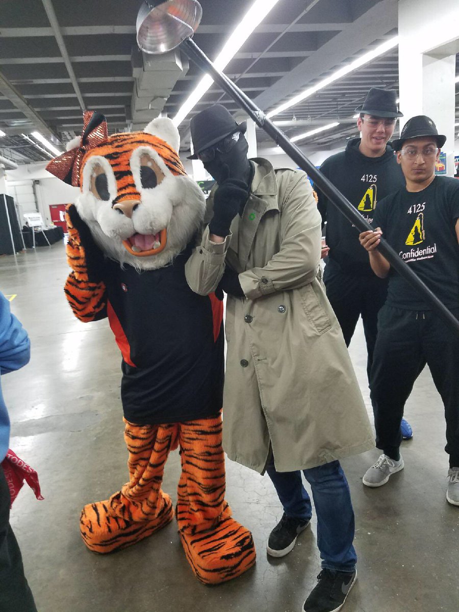 FRC4125's tweet photo. @team2944 Mr. Confidential found Tilly the Tiger yesterday! #omgrobots #mascots #PNWFIRST #FIRSTfamily https://t.co/EsBK2XqYXU