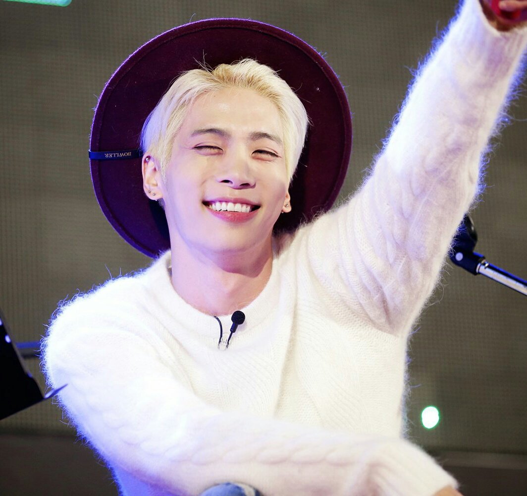 namx_thv's tweet photo. "Aún si son mil años, quedate siempre a mi lado"

#종현아생일축하해
#jonghyun_day https://t.co/1trflh3FFk