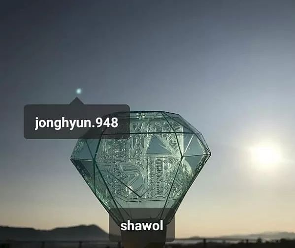 namx_thv's tweet photo. "Aún si son mil años, quedate siempre a mi lado"

#종현아생일축하해
#jonghyun_day https://t.co/1trflh3FFk
