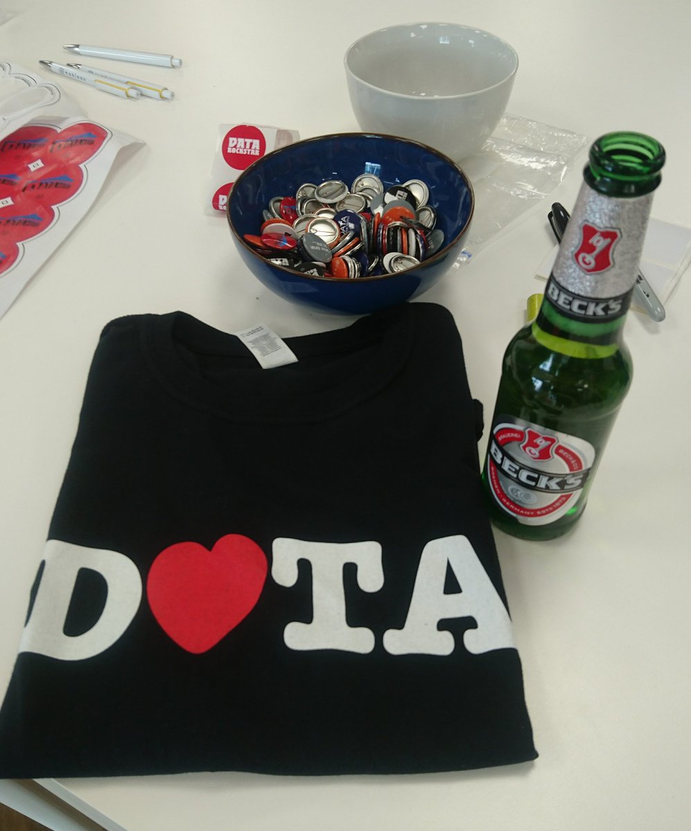 fragiledata's tweet photo. Learned stuff AND won a t shirt and some beer! @datawomenldn @tableaupublic #beawomanindataviz https://t.co/2gqV4TGzhR