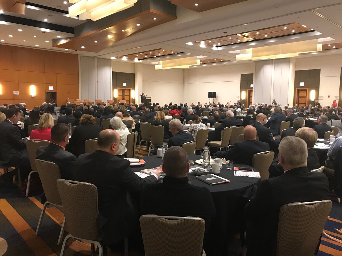 CarrieBHauser's tweet photo. @KetteringPres: “Employers tell me: I don’t need people w/degrees; I need people w/skills.” @hlcommission #HLC2018 (#PresidentsProgram = a room where women leaders making progress, but still notably underrepresented). https://t.co/BOc5uZidxh