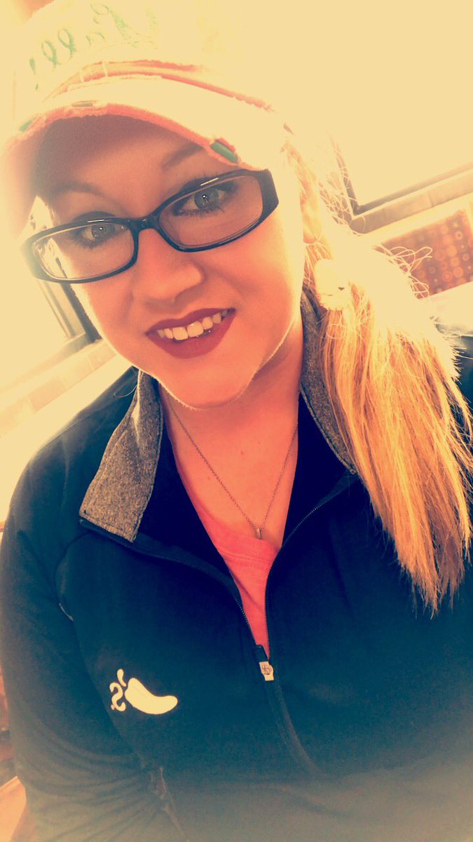 Kaylaboren1010's tweet photo. Wearing my @Chilis jacket to keep warm in West Texas this morning! @ShawnGowin1421 https://t.co/POt33wT8mH