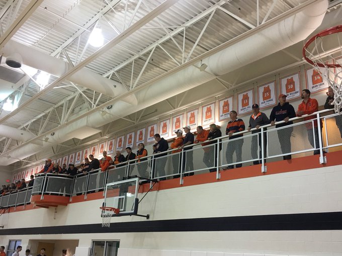 DaMKUiUW4AYhtf5.jpg:small