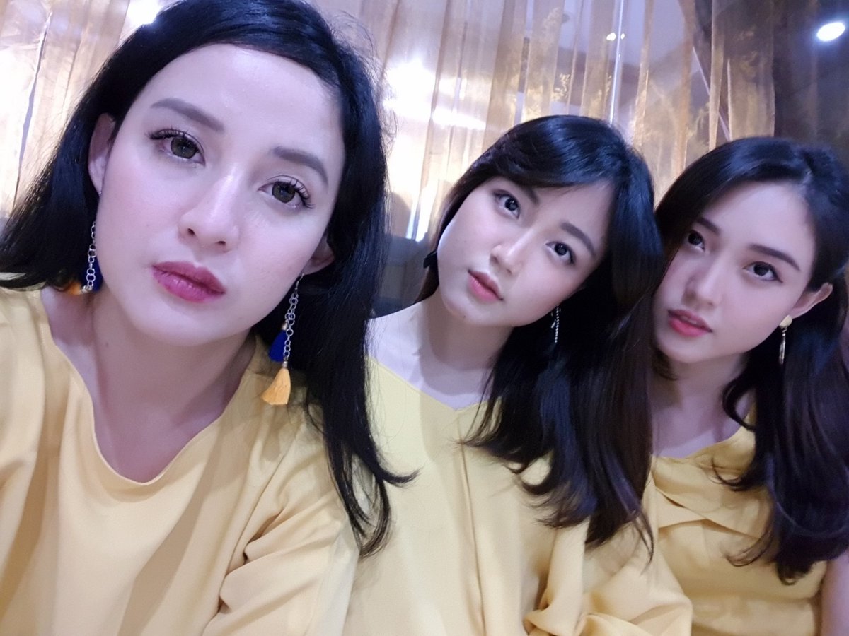 ShintaNaomi's tweet photo. Sudah sampai rumah, ini ada foto hari ini💛💛 https://t.co/YiiPz2dG45