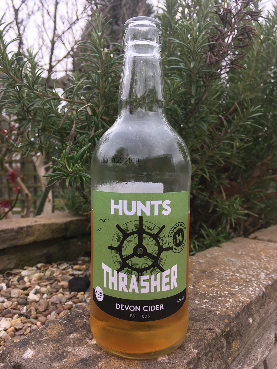 TheCiderCritic's tweet photo. Have to agree with the label @Huntscider ‘Tis a fine drop’ indeed 👍🏻 ticks all the right taste boxes!! Shame it’s nearly all gone already...I’ll have to put in another @ScrattingsCC order 😀 #realcider #Devon #DevonApples 🍎🍻🍏 https://t.co/C7COoVYnMc