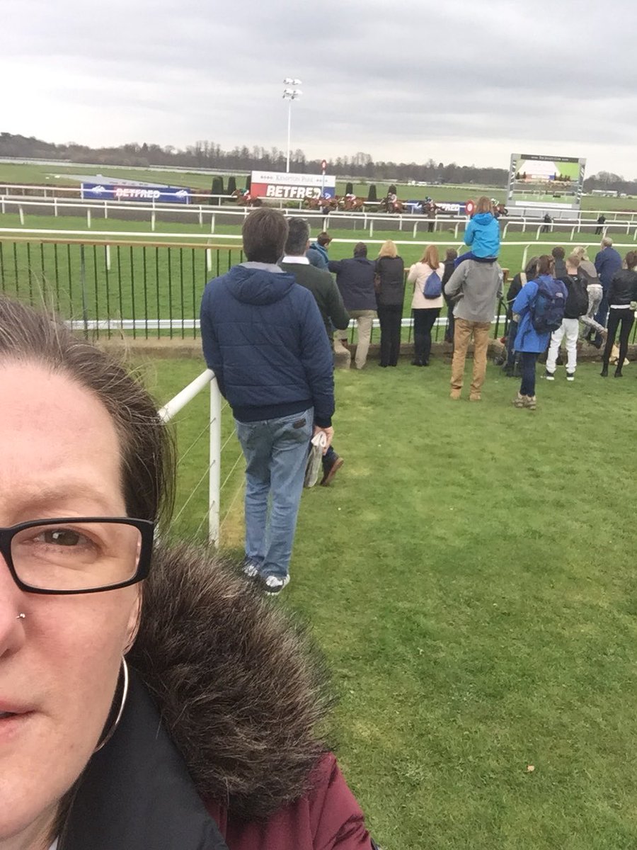 mathsatschool's tweet photo. At @kemptonparkrace for the Big Day Out. Already lost £20 before I realised I had £60 sitting on @paddypower app #notrealmoney @zozzadunne @greir_donna https://t.co/UATrp9B8oS