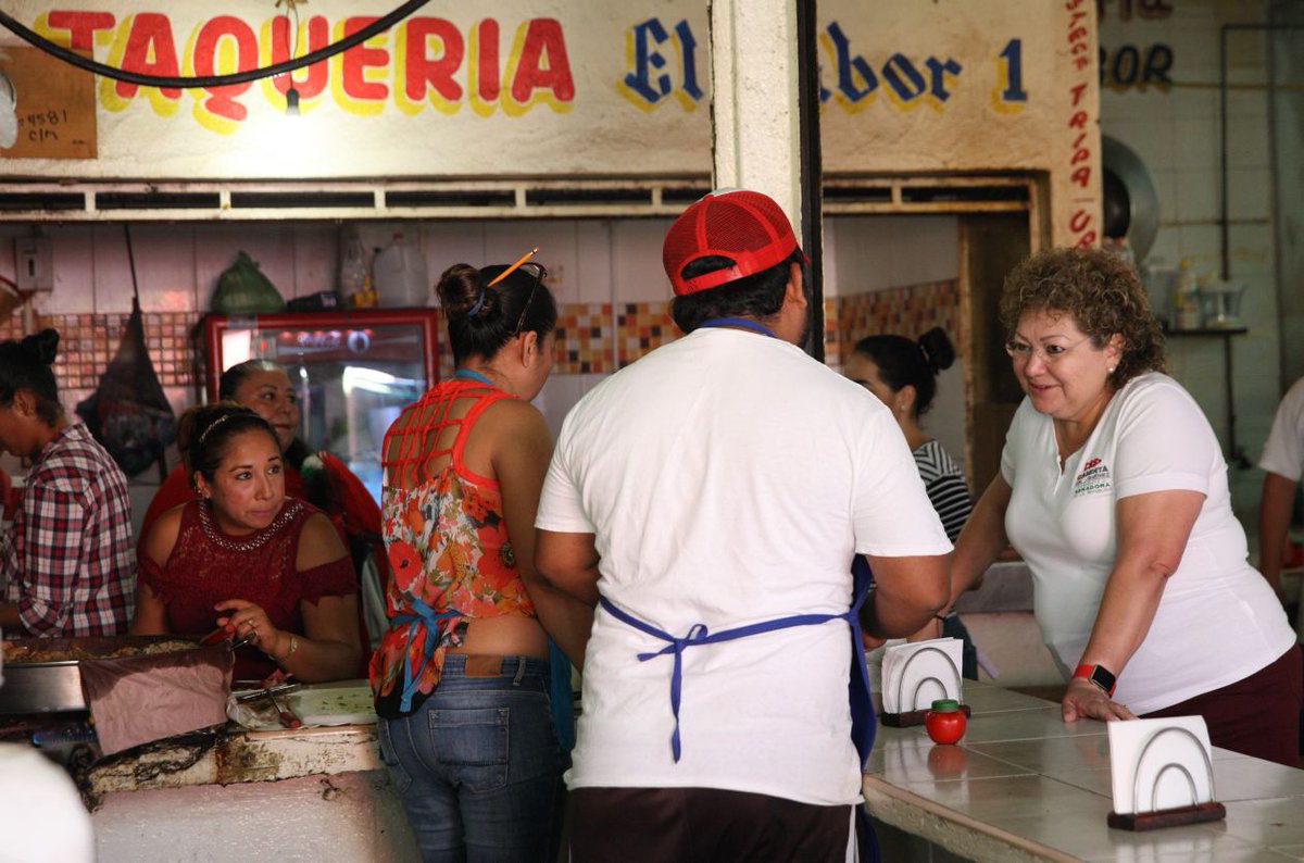 Me encuentro muy contenta con el recibimiento de los locatarios del Mercado Público 27 de Octubre del Municipio de #Comalcalco  #YoConCandita #TuVozEnElSenado #AvanzarContigo