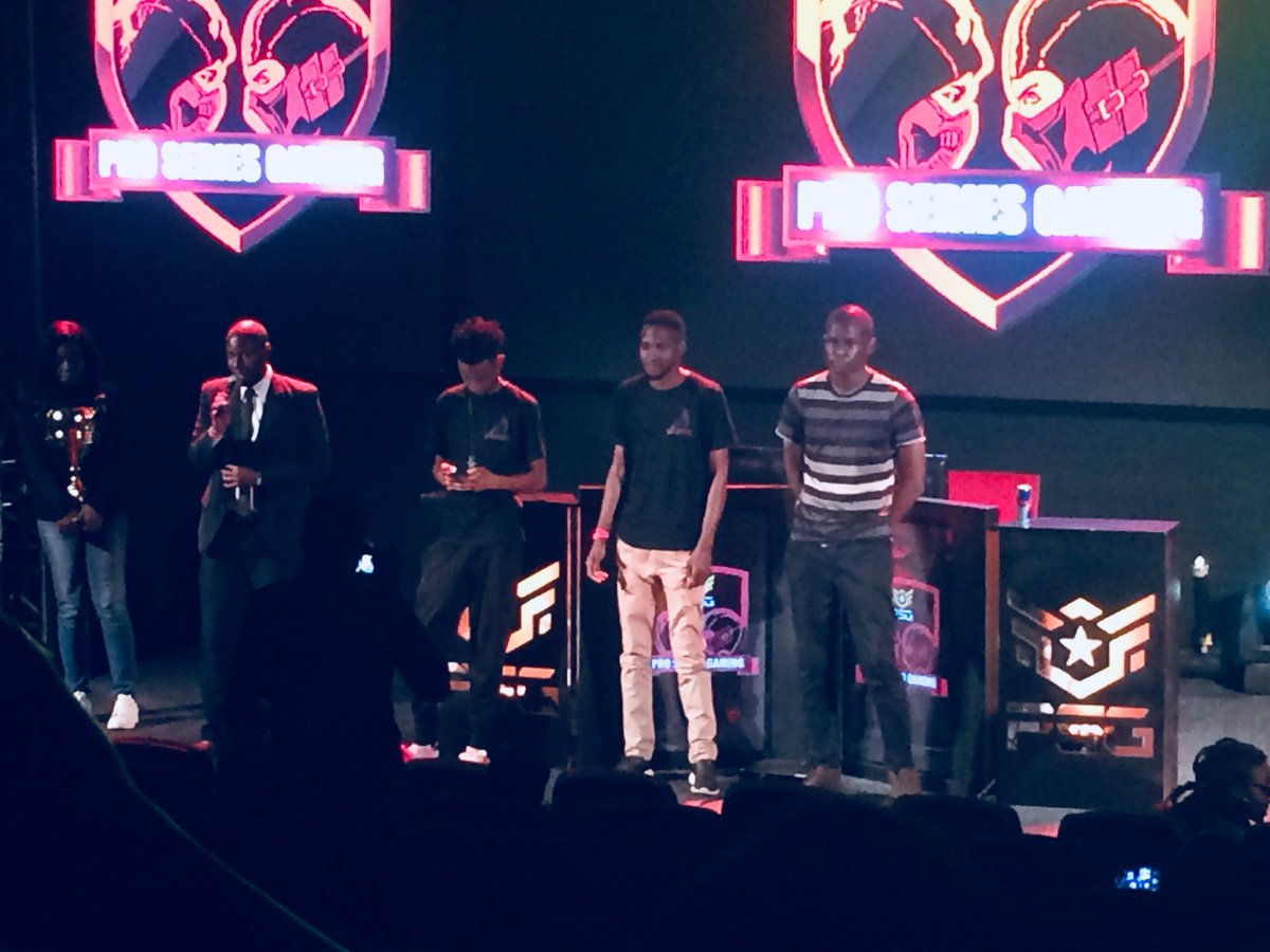 WhatsGood_LIVE's tweet photo. We have our winner,#mr.5000 (standing in the middle) walks away with #halfAmilli. Congratulations #mr.5000 now mr.500,000👏🏻👏🏻😂
@WhatsGood_LIVE @NAICCON @LiquidTelecomKe @MoSoundEvents @Kwese_KE @FilmStudioDD @PrestigeCine https://t.co/p816JzQtFJ