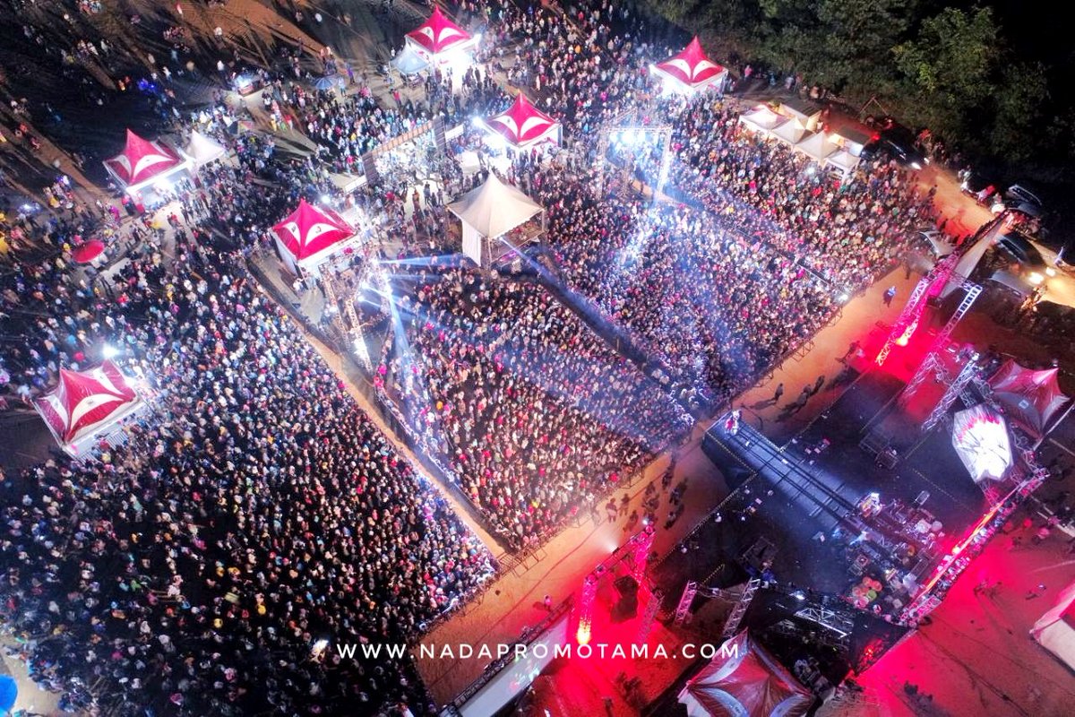 NadaPromotama's tweet photo. Malam Spektakuler 😎 Apache ROCK N' DUT 2018
Lap. LMP Muntialo Betara, Tanjung Jabung Barat
📷: @akhmaddody
@EventApache
#nadapromotama #apacherockndut #rockndut #rockndut2018 #eventapache #tanjungjabungbarat #waliband #imeymey #Hijaudaun https://t.co/notUqOo5PA