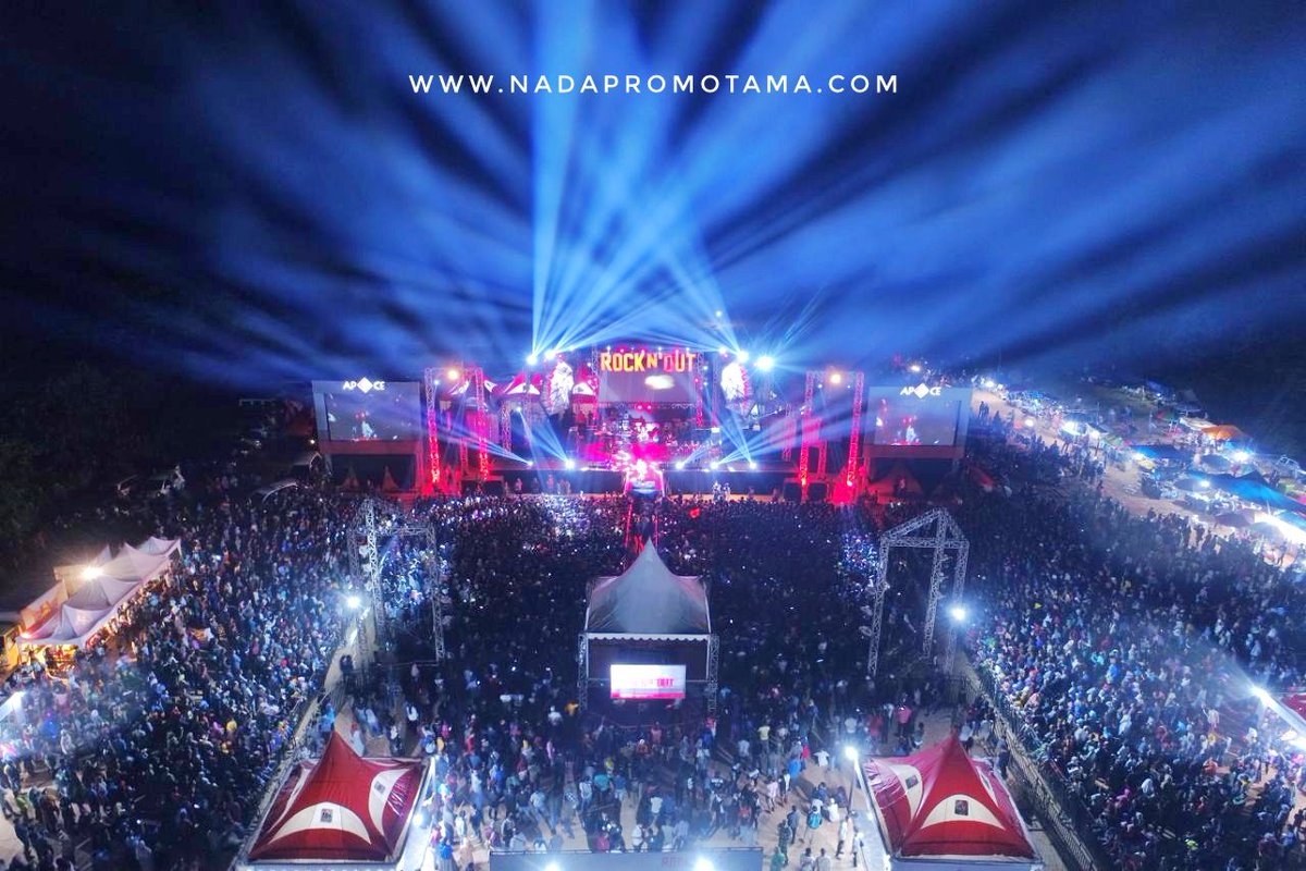 NadaPromotama's tweet photo. Malam Spektakuler 😎 Apache ROCK N' DUT 2018
Lap. LMP Muntialo Betara, Tanjung Jabung Barat
📷: @akhmaddody
@EventApache
#nadapromotama #apacherockndut #rockndut #rockndut2018 #eventapache #tanjungjabungbarat #waliband #imeymey #Hijaudaun https://t.co/notUqOo5PA