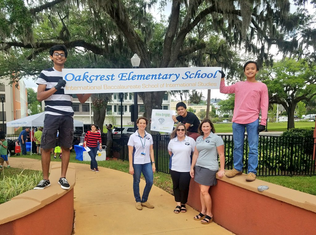 oakcresteagles's tweet photo. It's a great Florida snow day at the Superintendent's Literacy Festival! Our @vanguard_high IB students are here to serve sno-cones and play in the snow with you! @Grantham_Greats @drheidi2007 https://t.co/6bHopMloSM