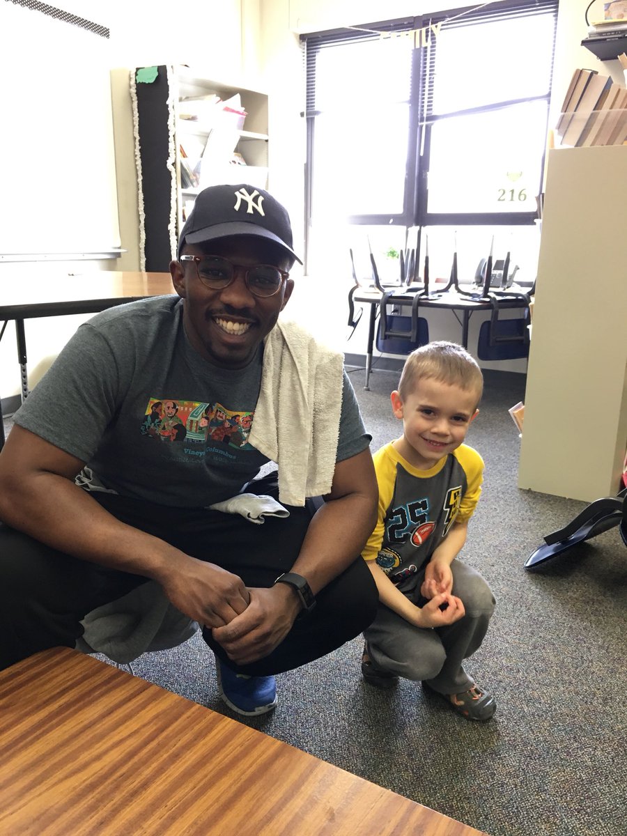vcsawmillcampus's tweet photo. It’s good to serve together! #VCGO18 @DublinSchools Daniel Wright Elementary. https://t.co/IQPHk5wXYL