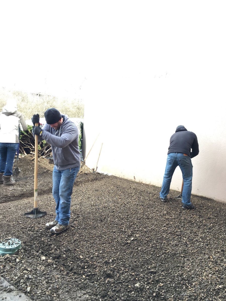 vcsawmillcampus's tweet photo. It’s good to serve together! #VCGO18 @DublinSchools Daniel Wright Elementary. https://t.co/IQPHk5wXYL