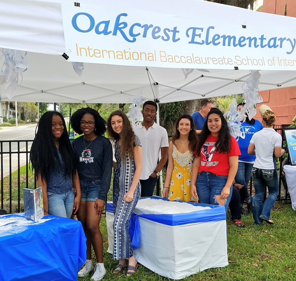 oakcresteagles's tweet photo. It's a great Florida snow day at the Superintendent's Literacy Festival! Our @vanguard_high IB students are here to serve sno-cones and play in the snow with you! @Grantham_Greats @drheidi2007 https://t.co/6bHopMloSM