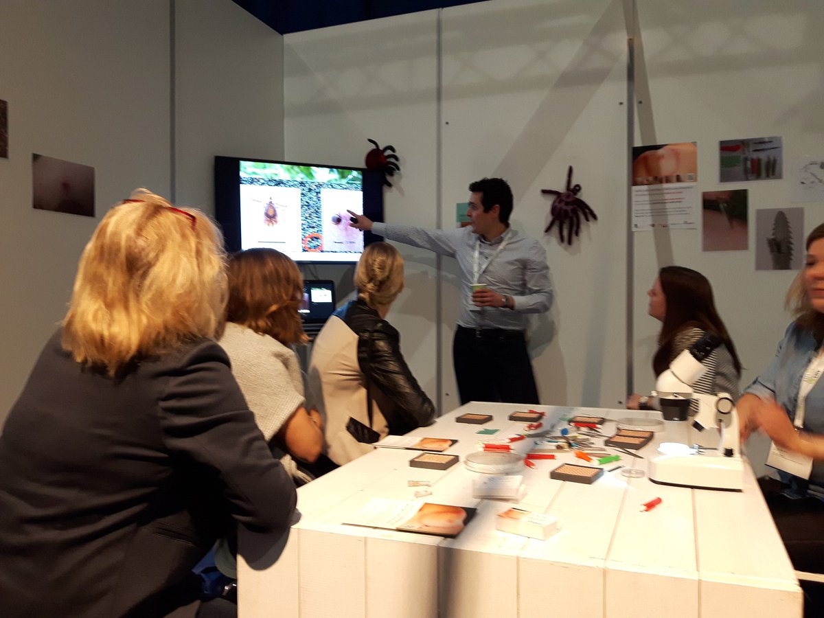 FedorGassner's tweet photo. Skills lab #tekenbeten gegeven op de #huisartsbeurs. Aan de slag met de tekentrektrainer en mooie samenwerking met artsen RadboudUMC. Leuk en nuttig! https://t.co/bIS0RxH5Zk