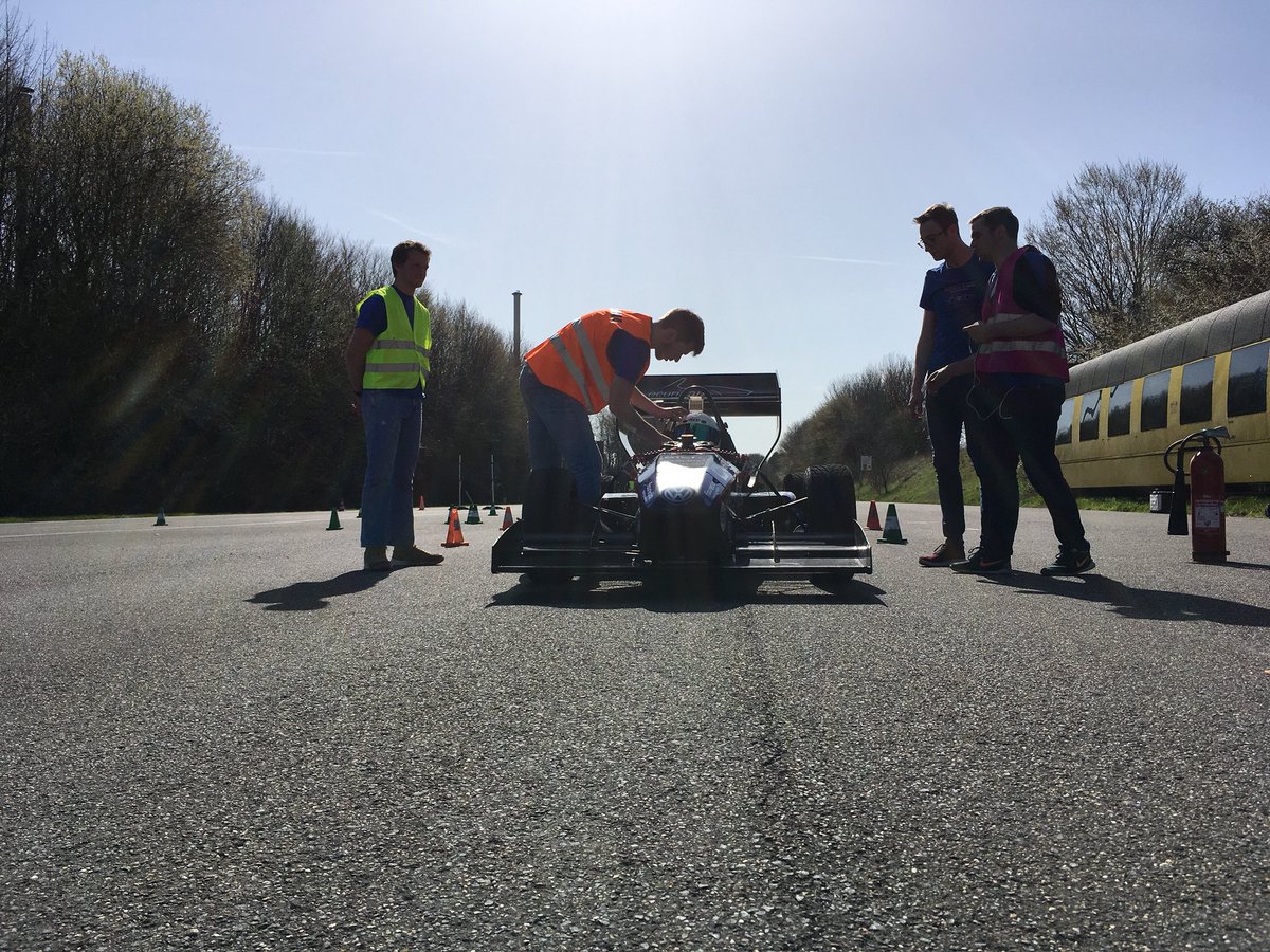 AKociok's tweet photo. #tracksideClub is back on track. @EcurieAix https://t.co/zs7yH1hlr1