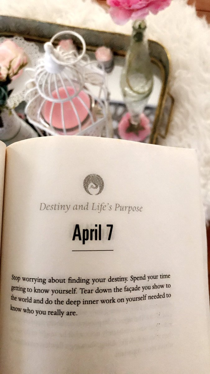 sakeenaalmanji's tweet photo. Stop worrying about finding your destiny. Spend your time getting to know yourself #7April #robin_sharma #daily_inspiration https://t.co/yKS3HnCCFu