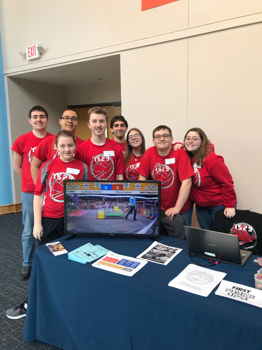 Watching #FRCMWR @ the Indianapolis Children's Museum robot demo. Good luck teams!