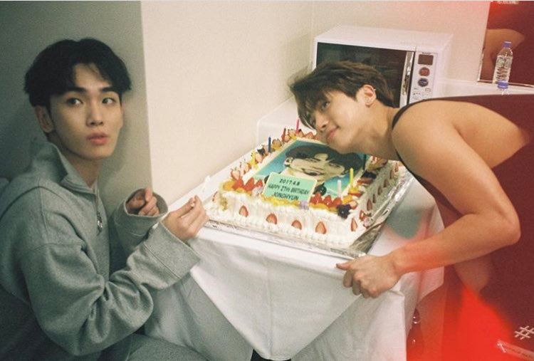 TAEM2D's tweet photo. #HAPPYBLINGDAY
#HAPPYJONGHYUNDAY
#종현아생일축하해 https://t.co/fDJgjCPRTY