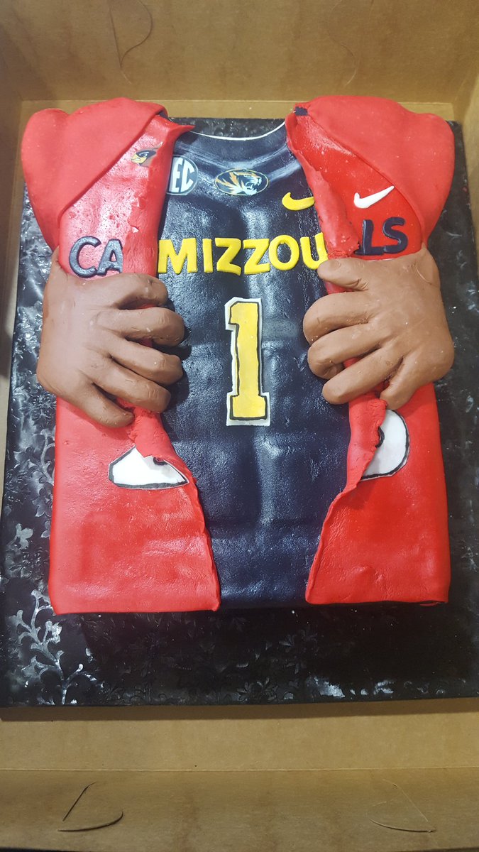 WilkinsMoore's tweet photo. Bam Bam Cam's Pre-Graduation Cake! #showme18 #mizzoubound https://t.co/2Ts3dWu1Mi