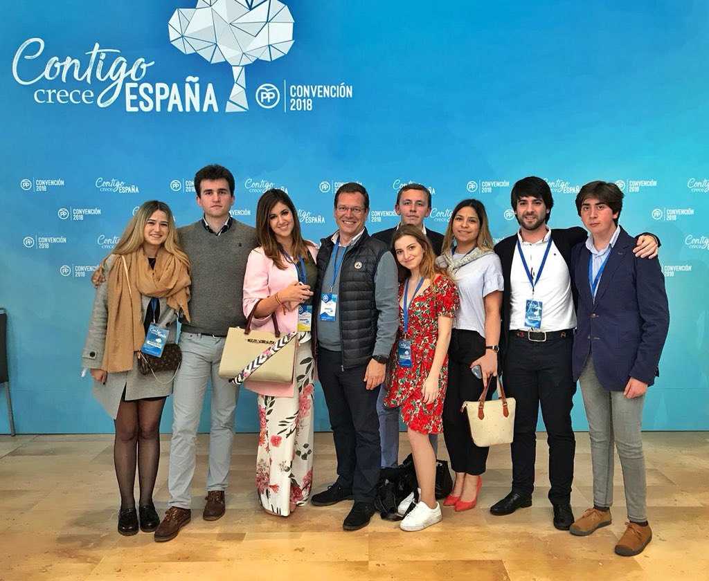 AlbertoSanJuanL's tweet photo. 🔝 Con un gran equipo, en la Convención del @PPopular en Sevilla 
#SoyPopular #ContigoCreceEspana
@nnggmajadahonda https://t.co/hPOBN55UUL
