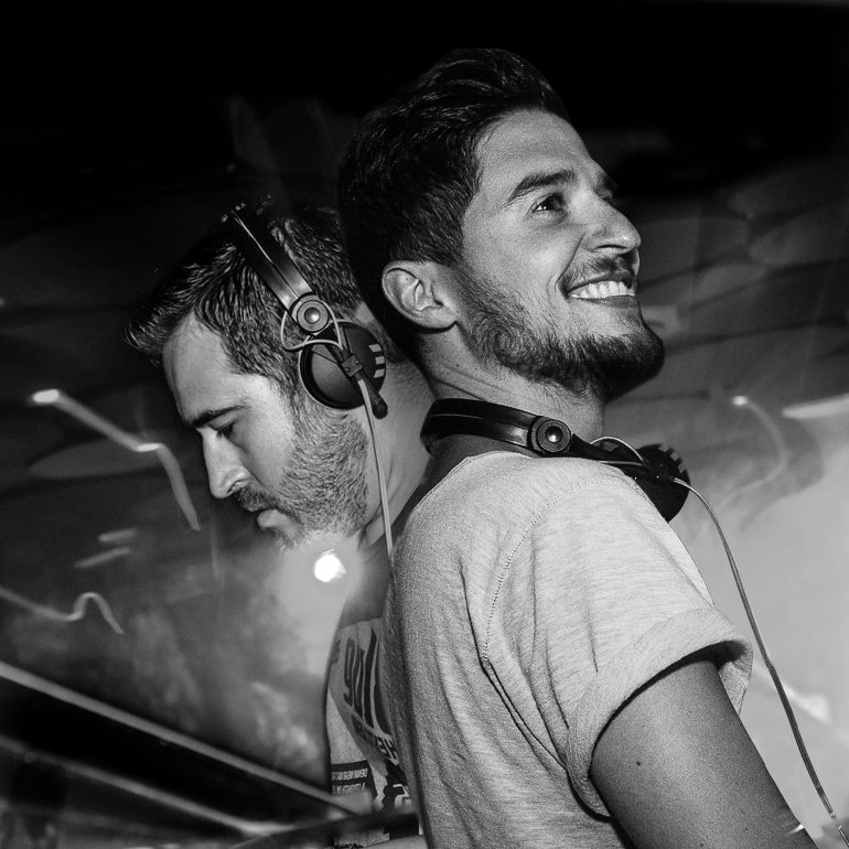 El dúo mallorquín <a href="/djalexcaro/">Alex Caro</a> y <a href="/sotedelino/">Sote de Lino</a> son el motor detrás del sello <a href="/EsuohMusic/">Esuoh</a>. Los Sábados de 18 a 19h. (CET) echa un vistazo a sus infecciosos sonidos basados en los principales ideales de la música House en su programa Esuoh Radio.

► Play: clubfmmallorca.com