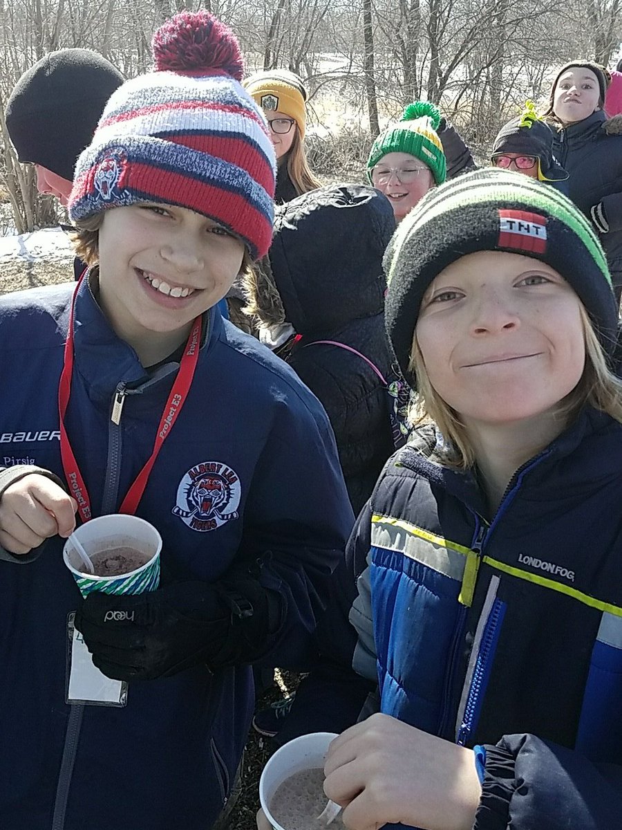 E3science's tweet photo. #fightingwinter with #hotcocoa @crwdmn https://t.co/LhkeX8cQRw