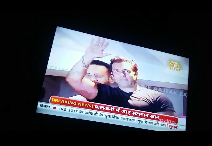 monicatanwar11's tweet photo. love u @BeingSalmanKhan stay blessed 😘😘❤ duaon ke liye shukriya sbhi ka 🙏❤
#WeLoveYouSalmanKhan https://t.co/TT54iq0N7I