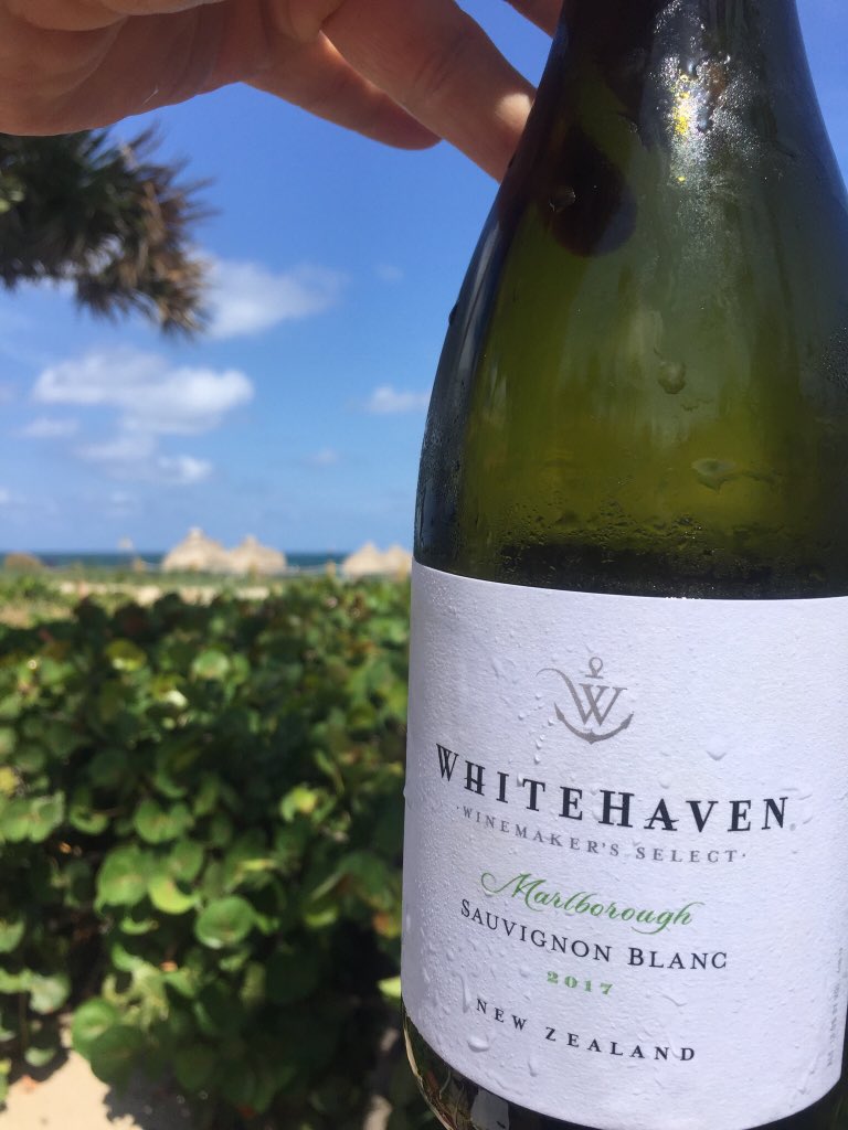 Nice citrus bite in the sun with <a href="/whitehavennz/">Whitehaven Wines</a> over looking the beach at Fort Lauderdale. A blend of mouth watering exotic fruits you can slowly sip &amp; enjoy chilled. #Wines of Marlborough soak up the sun better than I do💁🏻‍♂️ <a href="/HBMarriottFL/">Marriott HarborBeach</a> (I’m drinking 🇺🇸 Wines also BTW👌)