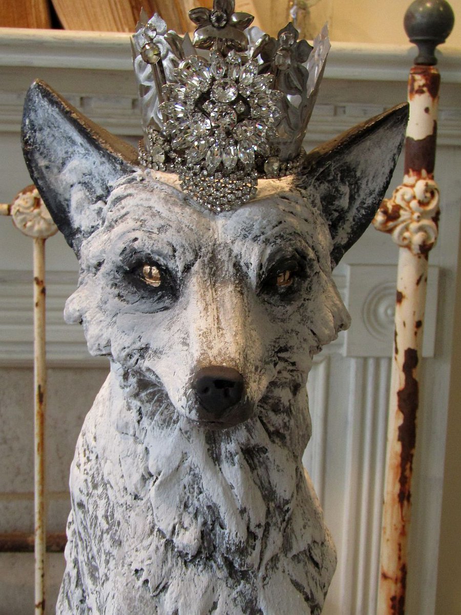AnitaSDesign's tweet photo. https://t.co/74mH0FyzCE Another 'Sully' Fox made. Check out the description in my shop! @KingSulli69 @BrattyCupcakes #Silverfox #foxstatue https://t.co/s4TaLzrhDM