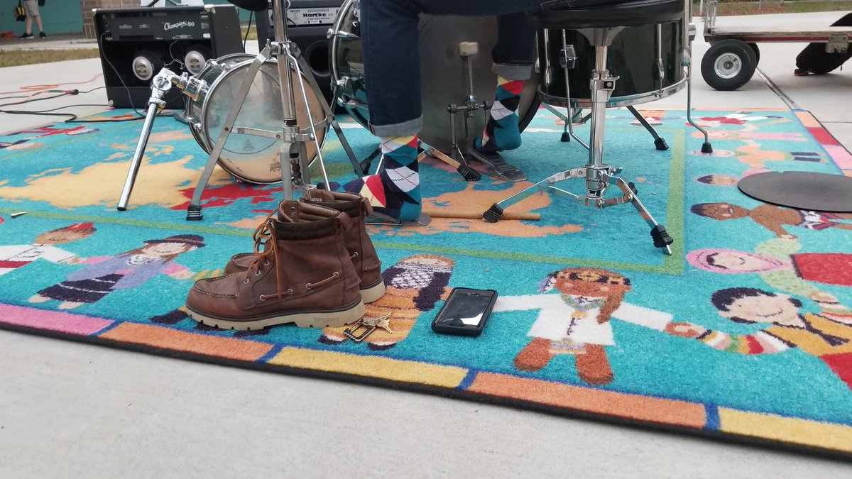 MsE_Magic's tweet photo. What a better way to say adios to Music in Our Schools month than with a few faculty members rocking in a Friday morning! @rpk8magnet @HCPS_Music @MrEricMiller @RaymondVmusic https://t.co/xBkhNI8AGm