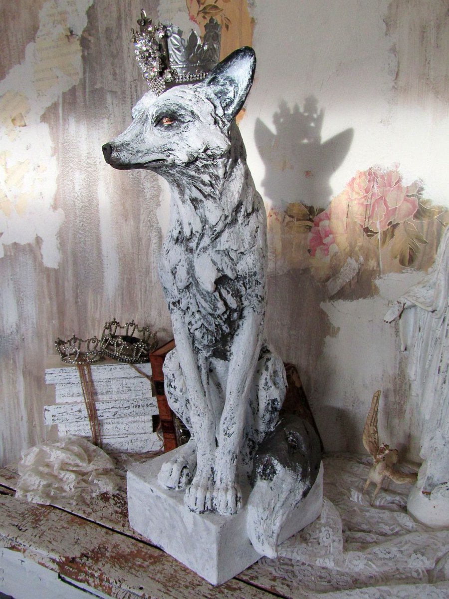 AnitaSDesign's tweet photo. https://t.co/74mH0FyzCE Another 'Sully' Fox made. Check out the description in my shop! @KingSulli69 @BrattyCupcakes #Silverfox #foxstatue https://t.co/s4TaLzrhDM