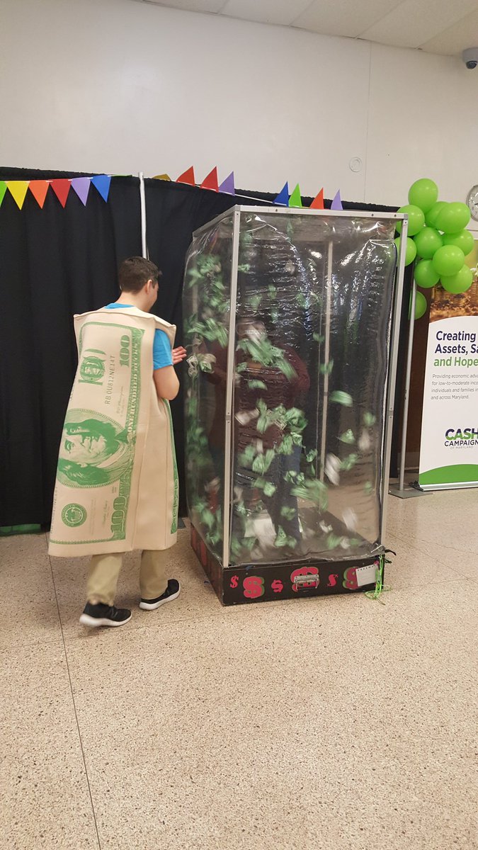 SueRogan's tweet photo. Try the Money Machine to win prizes at #MoneyPowerDay. Come pitch your small business ideas to win $$ to start the business! #FinCapWorks https://t.co/nNlkJ3jK0j