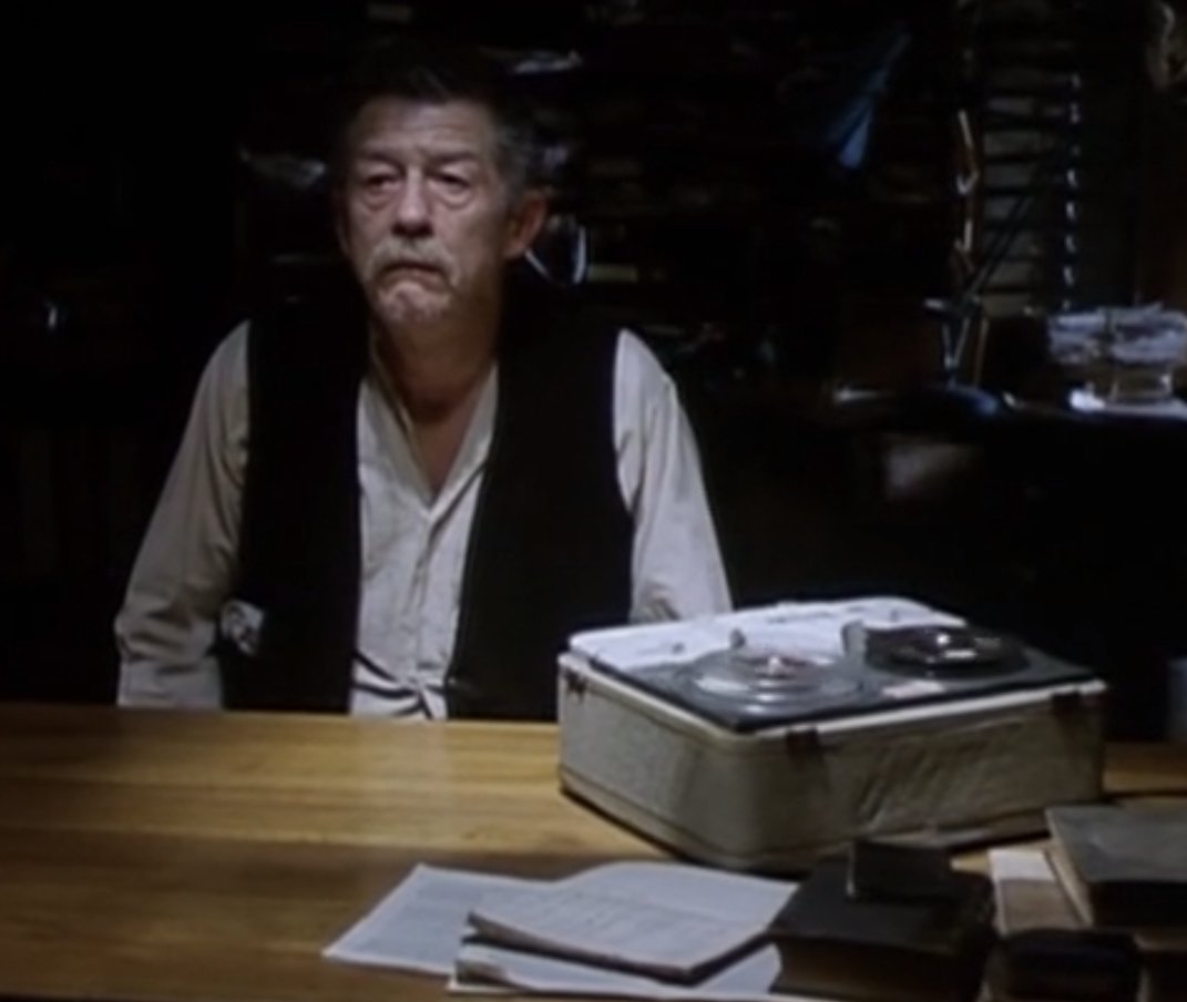 JMonteroEnglish's tweet photo. Mesmerizing version of Samuel Beckett's 'Krapp's Last Tape' (2011), performed by John Hurt and directed by Atom Egoyan.
(on @ubuweb)

https://t.co/m1gg0JGtFb https://t.co/Nxbozs00pJ