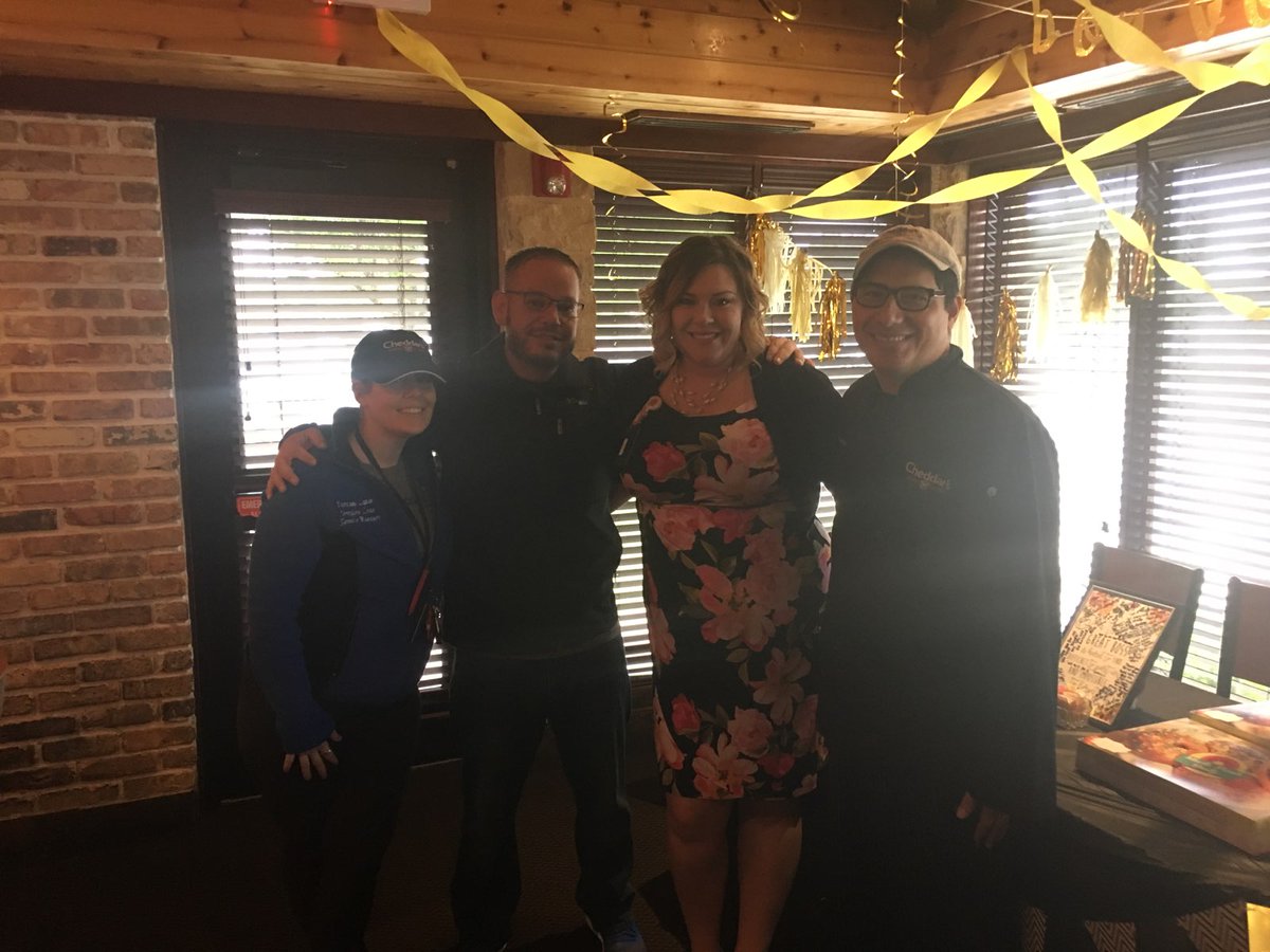 HooperCurtisMP's tweet photo. Ashley's last shift in Harker Heights. She is moving to Florida to Open a Cheddars in Ocala! Ashley you will be amazing, you will be missed! Thank you for all the great memories!!!! @cheddarskitchen  #onecheddars #stepup https://t.co/FSpZEFQnXI