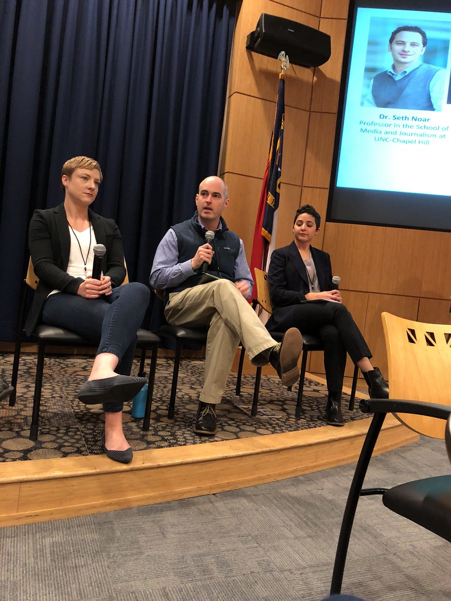 annalowegard's tweet image. Talking about talking about science #scicomm #ComSciConTri @lee_nicole @sparvanta