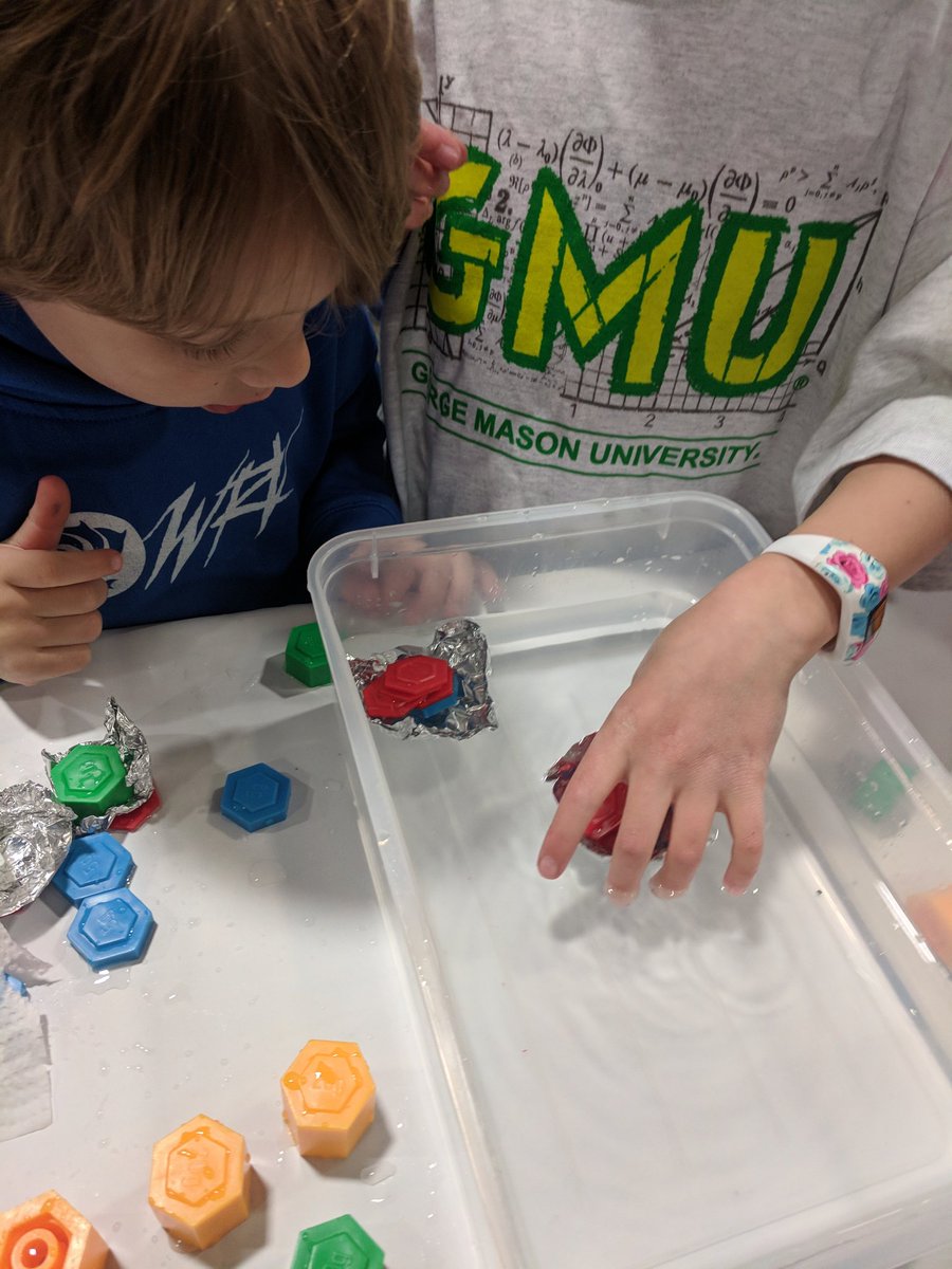 jordymeatball's tweet photo. Learning and teaching about STEAM at #USASEF today! #scifest #MasonScience https://t.co/aGjYGp2YHz