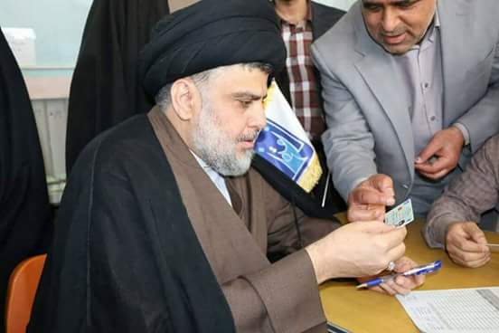 Ali_IQ__'s tweet photo. السيّد الصّدر 
يُجيب على سؤال قُدّم لسماحته ، عن بعض الاهالي الذين يمنعون بناتهم من المشاركة بالإنتخابات :
ظلمهم (حرام) وممنوع… 
وكتم الأصوات بغير حق (حرام)
أصواتكن أيتها العراقيات مهمة في وصول الصالحين وإبعاد الفاسدين .
•
•
#مليونية_اصلاحية_انتخابية 
#نساء_العراق https://t.co/tYjVjpcqJB