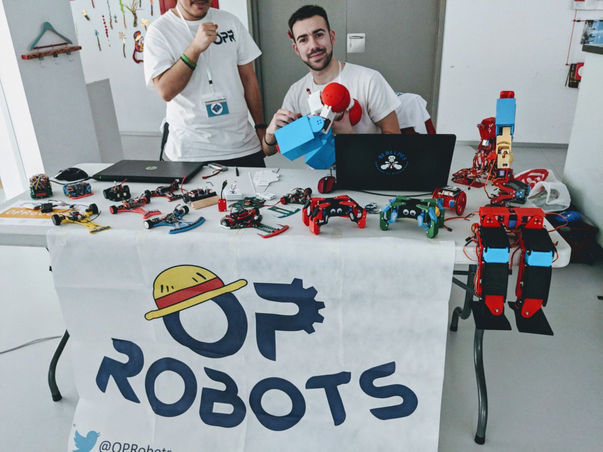 etopia_'s tweet photo. Aún estás a tiempo para venir a visitar el @ArduinoDayZgz !! 🤖🤖Talleres y charlas, juegos y mucho más para todas las edades!! Ven a disfrutar de lo que queda de tarde, TE ESPERAMOS!! #DIWOK #Arduino #Juegos #Drones!! 🤖❤ +info: https://t.co/FIsYeyJEb4 https://t.co/vKYByV78Xb