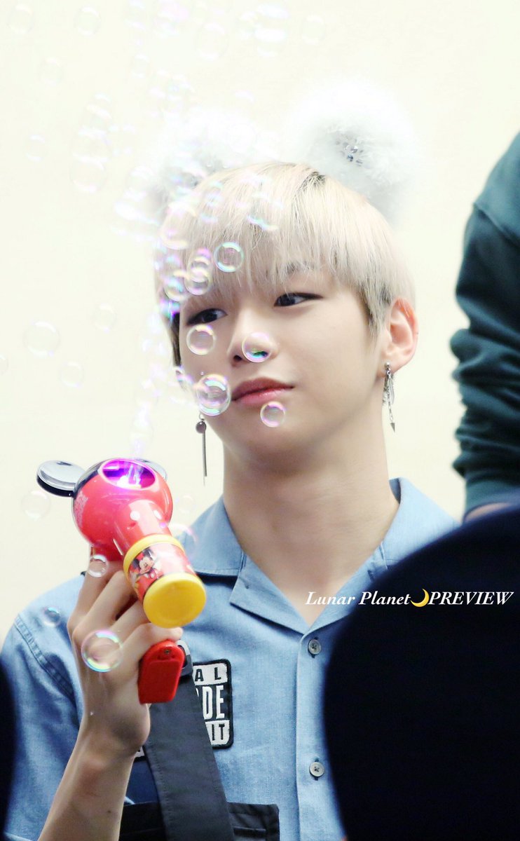 LunarPlanet1210's tweet photo. 🍑180407 상암 팬싸인회 
#워너원 #wannaone #강다니엘 #KangDaniel https://t.co/bSHNxsYHH8