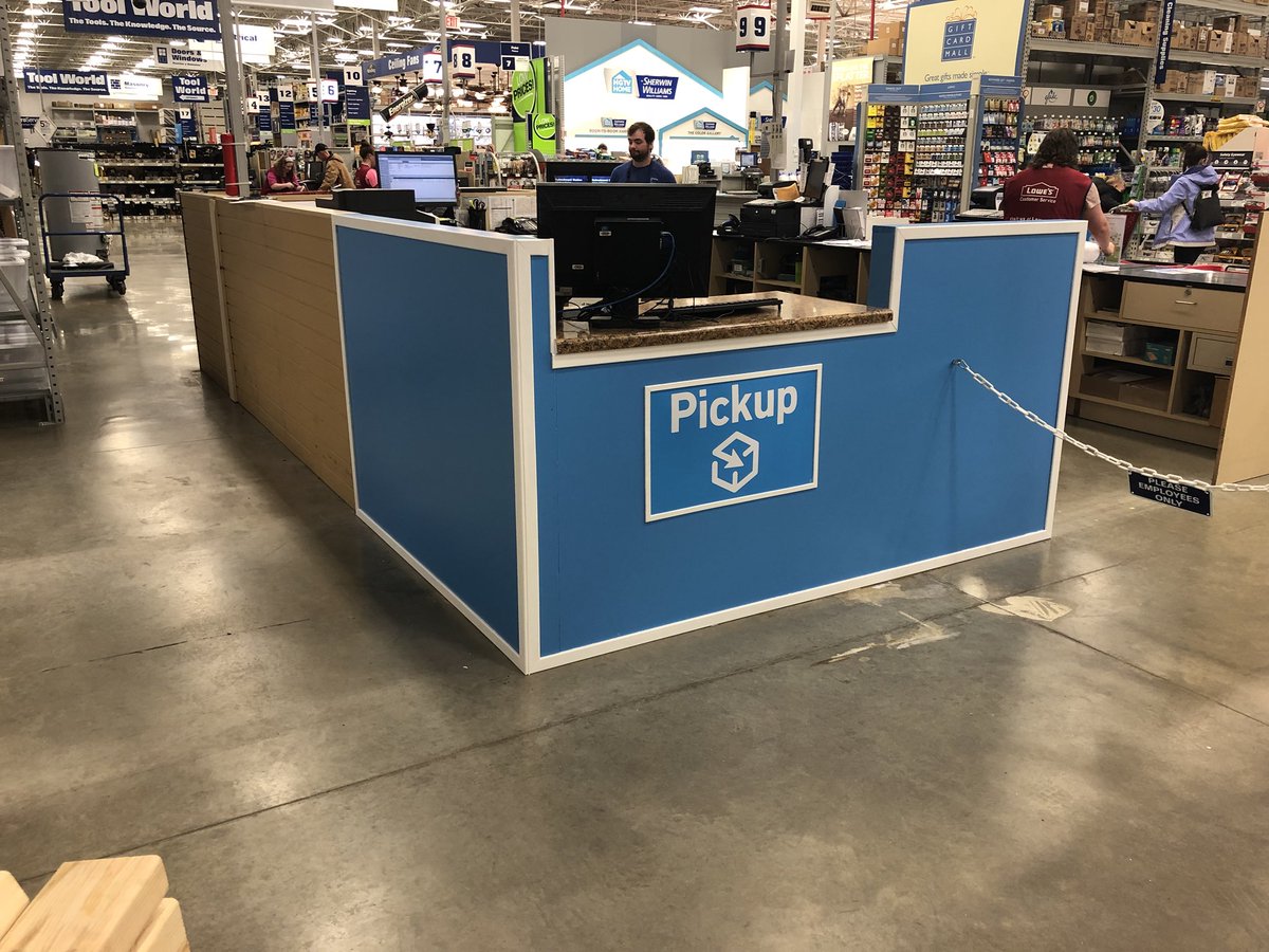 w_chubb's tweet photo. Come on into your local Bluffton, IN Lowes for some amazing spring time deals!! The suns out and it’s always 70 degrees and sunny on the inside of our building!! If it’s easier shop on line and come in store to pick up!! See our new pick up in store desk! @WellsChamber https://t.co/dUB0RK9wwM