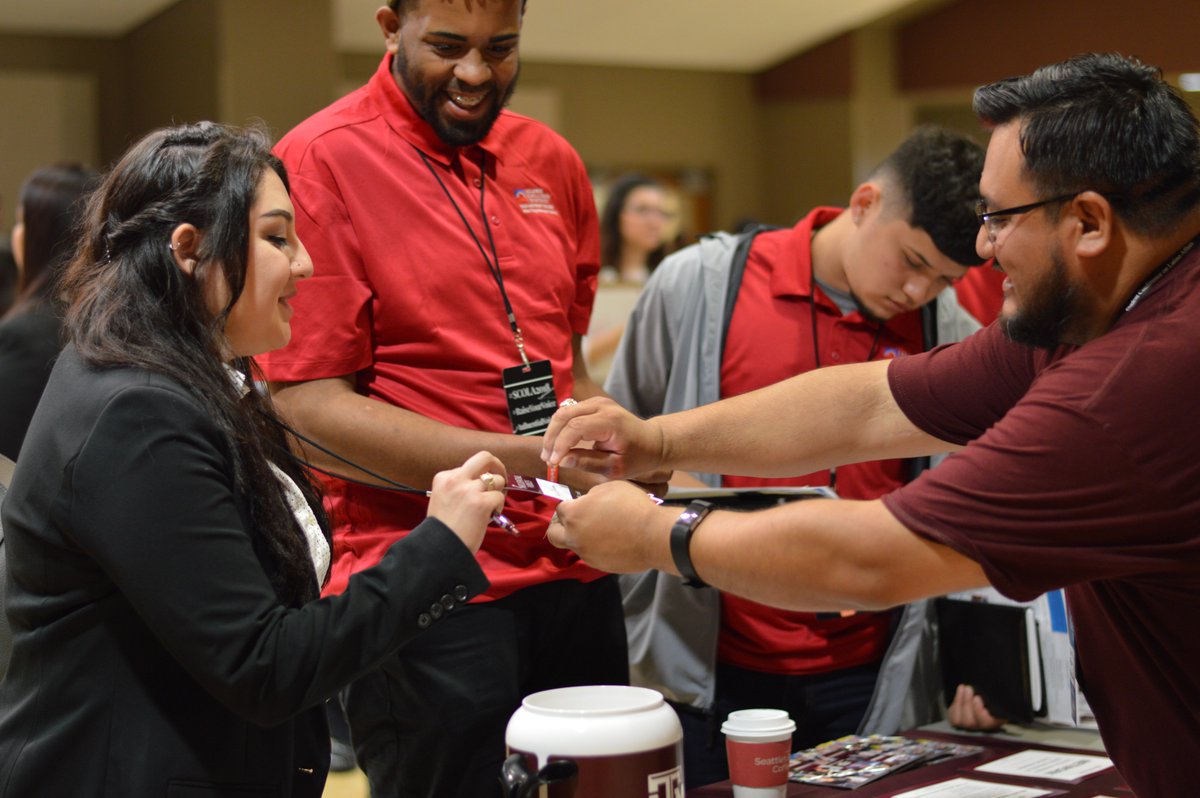tamu_scola's tweet photo. The Graduate School Resource Fair was a huge success yesterday! We hope students got the chance to visit every table!
#SCOLA2018 https://t.co/x5MxlOQD49