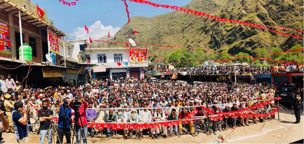 JKNC_'s tweet photo. Party President Dr. Farooq Abdullah addresses impressive public meeting at Mandi, Poonch. Asks New Delhi to reach out to the people of Jammu and Kashmir to stem alienation and disenchantment. https://t.co/NMWMlgFabt