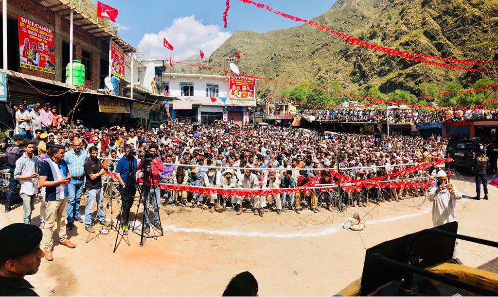 JKNC_'s tweet photo. Party President Dr. Farooq Abdullah addresses impressive public meeting at Mandi, Poonch. Asks New Delhi to reach out to the people of Jammu and Kashmir to stem alienation and disenchantment. https://t.co/NMWMlgFabt