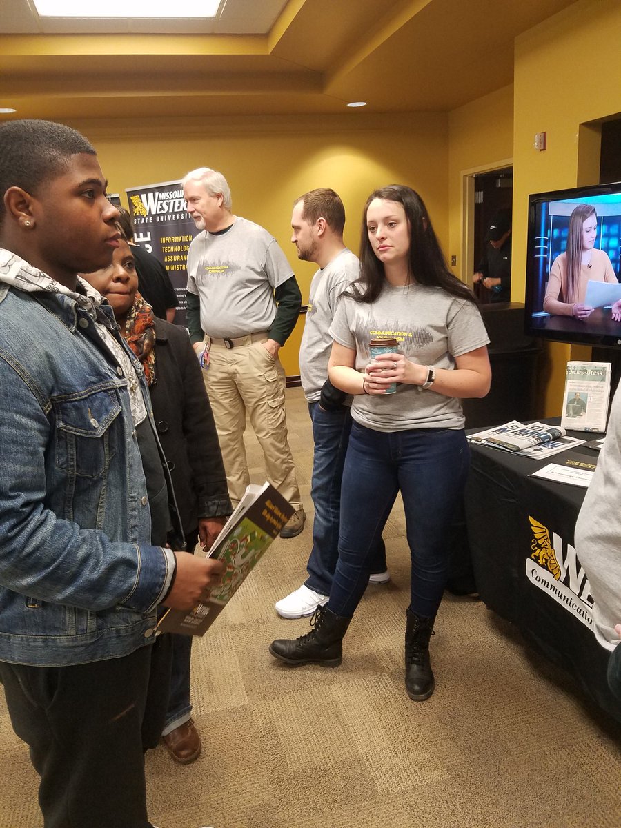 cdbond's tweet photo. Great crowd of our future Griffons at our Academic Showcase! #GriffUp #college #FutureGriffons #collegelife @MWSUAdmissions @MissouriWestern https://t.co/vlknJ6uw77
