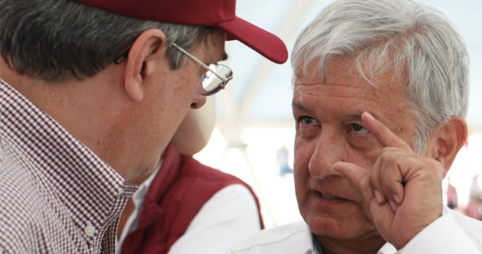 RicardoAlemanMx's tweet photo. "Cadena humana" en la frontera contra Trump, ¿la propuestas más torpe de #AMLO? https://t.co/KDowG4KoKx https://t.co/rsjD36gU6V