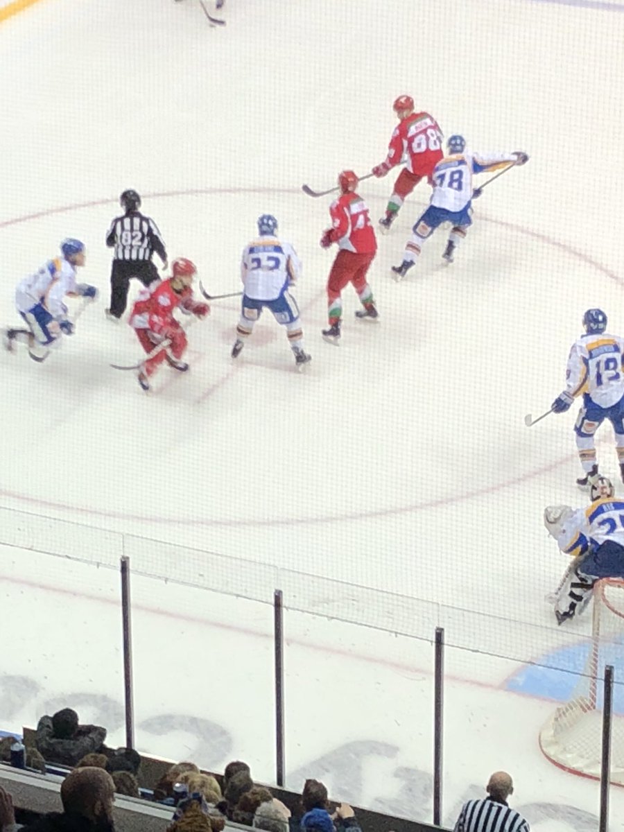 chris_price's tweet photo. Never been to playoffs before but so far have witnessed old friends unexpectedly reunite, new friends get made and plenty of banter with everyone  #PredictorBetVIP block 11 https://t.co/PMvqoDO7qz