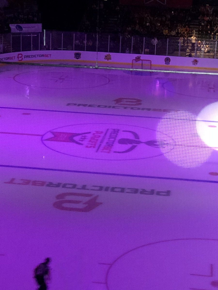 chris_price's tweet photo. Never been to playoffs before but so far have witnessed old friends unexpectedly reunite, new friends get made and plenty of banter with everyone  #PredictorBetVIP block 11 https://t.co/PMvqoDO7qz